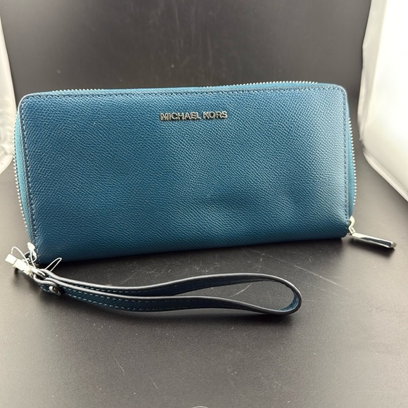 Michael Kors Continental Wallet Lagoon Blue Leather 35T7GTVE7L - Picture 1 of 5